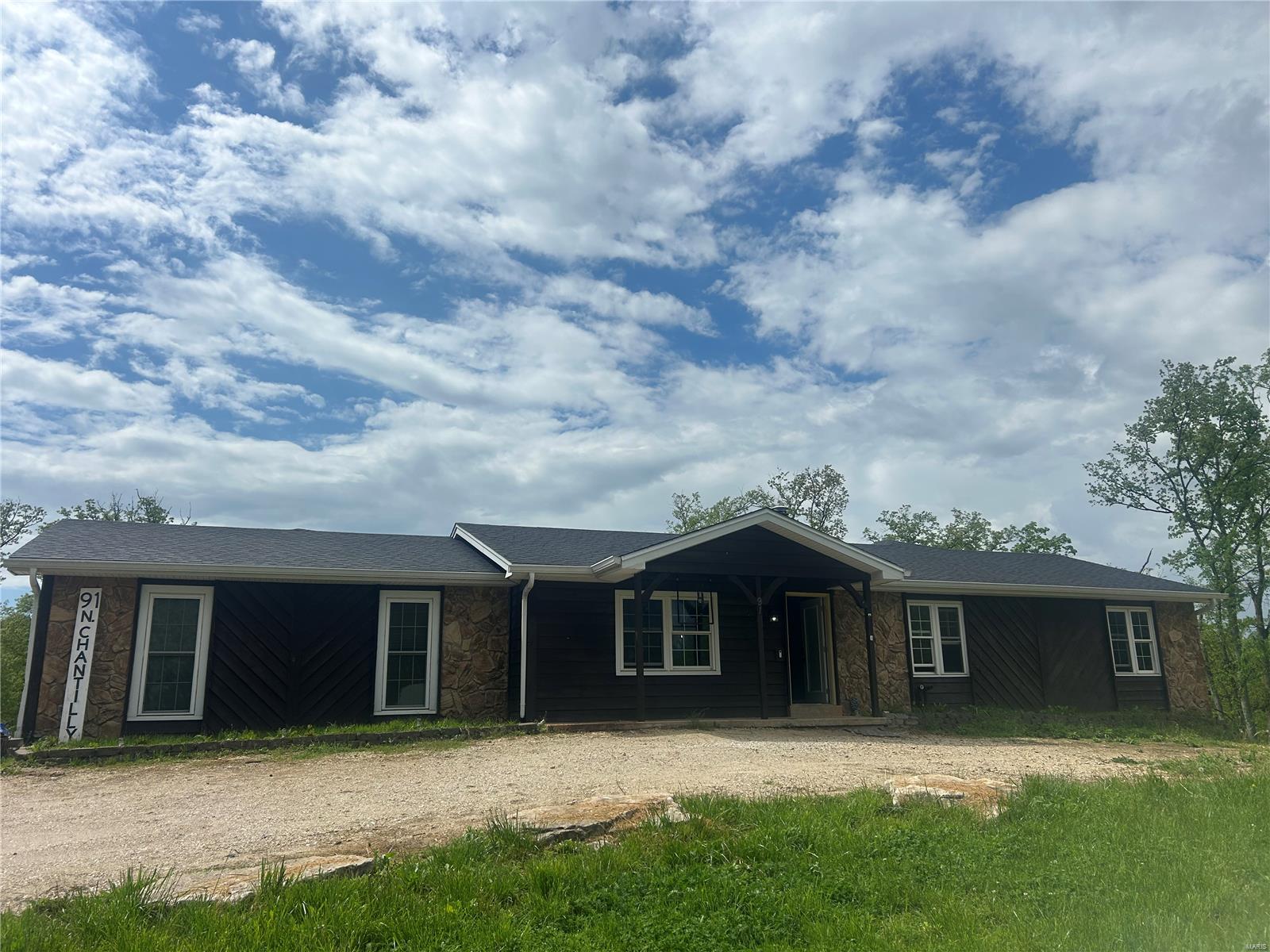 91 N North Chantilly Road Road Property Photo