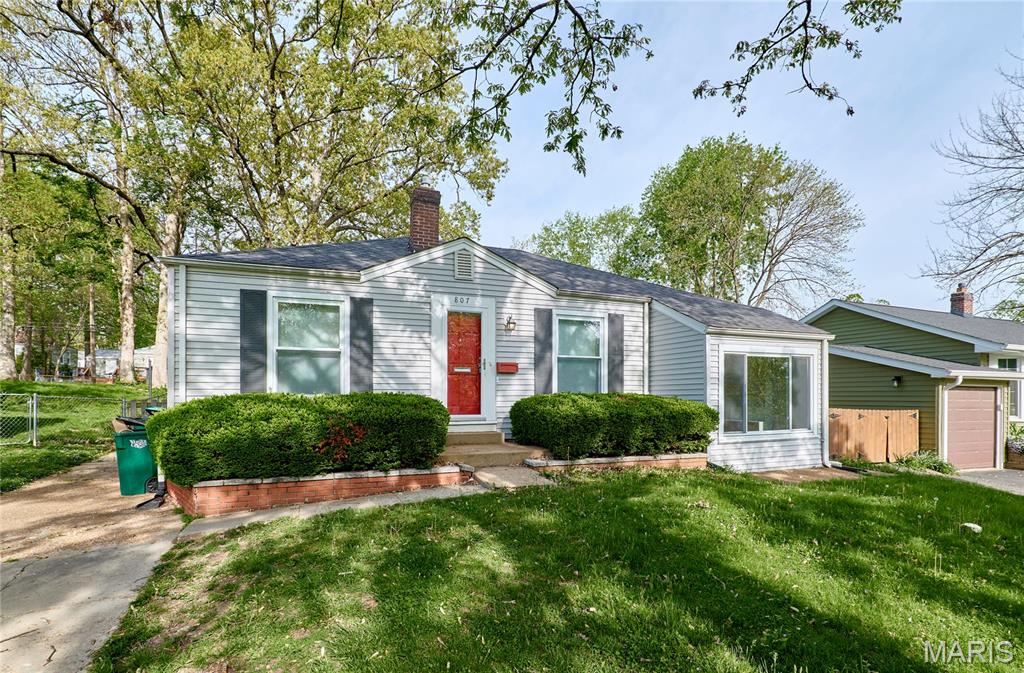 807 Selma Avenue Property Photo 2