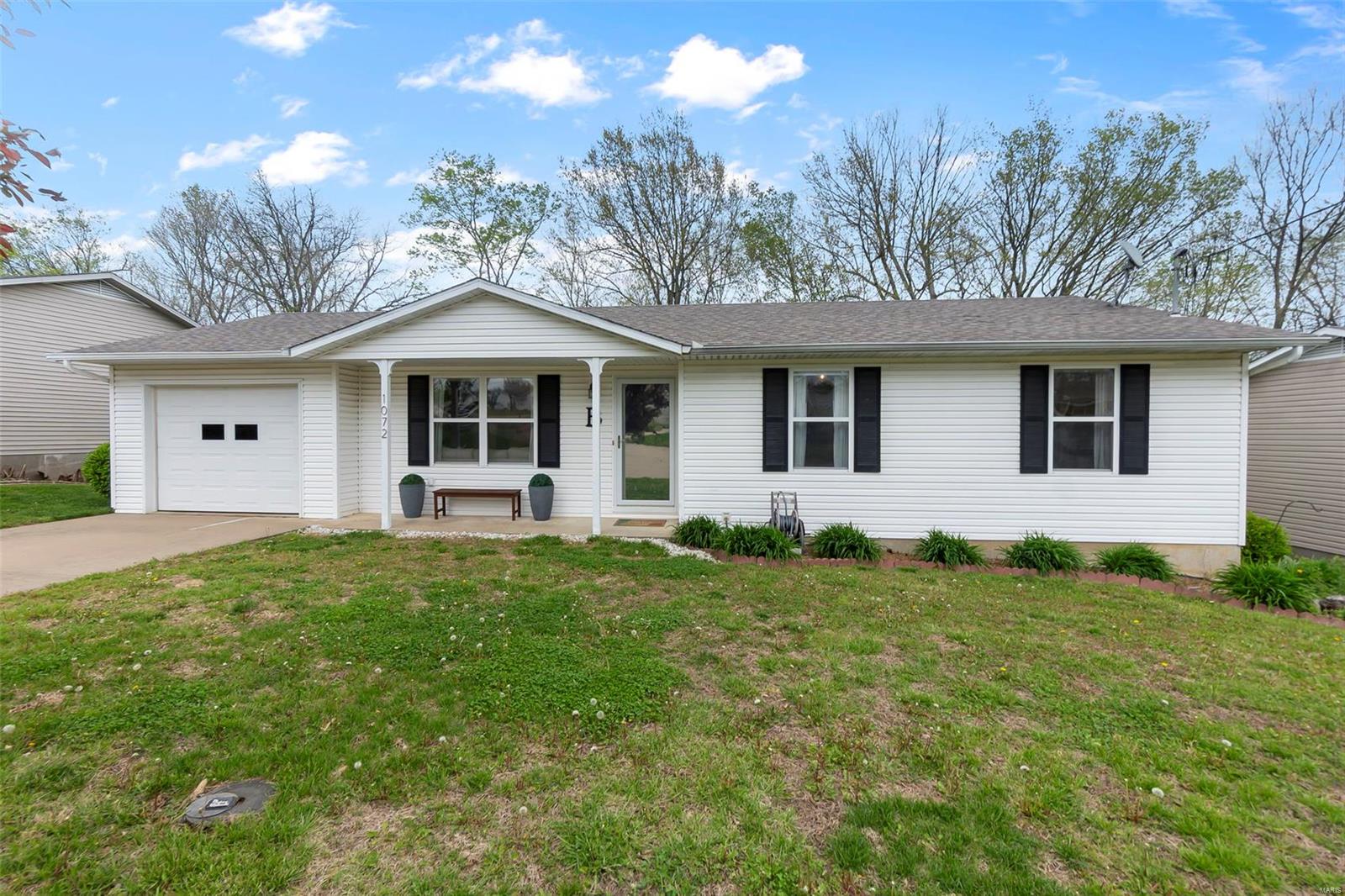 1072 Hannah Street Property Photo