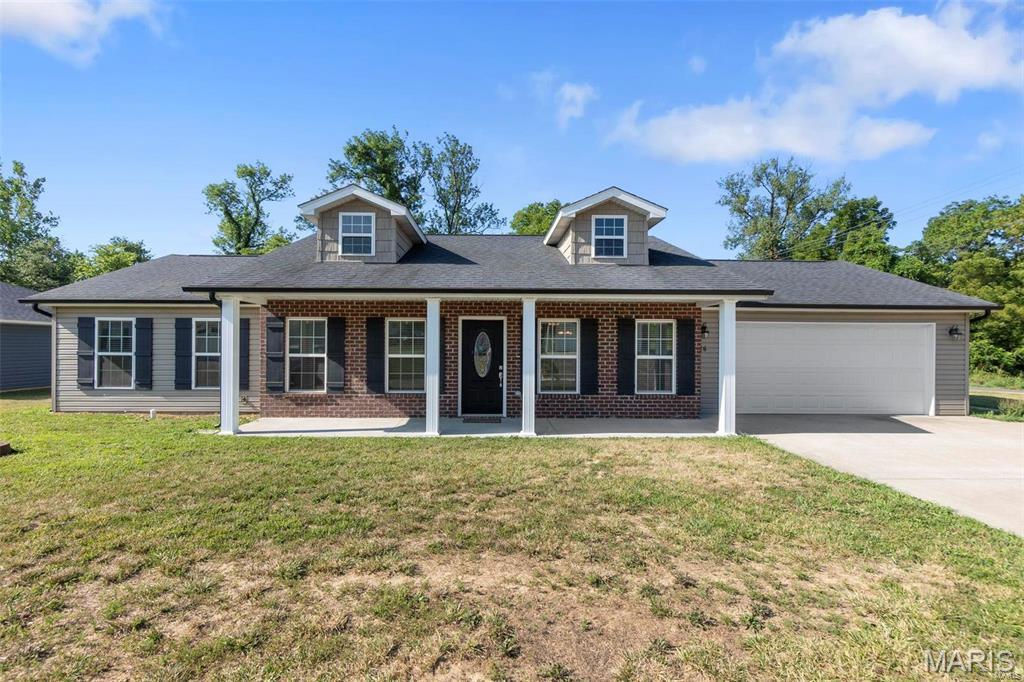 114 Falcon Trail