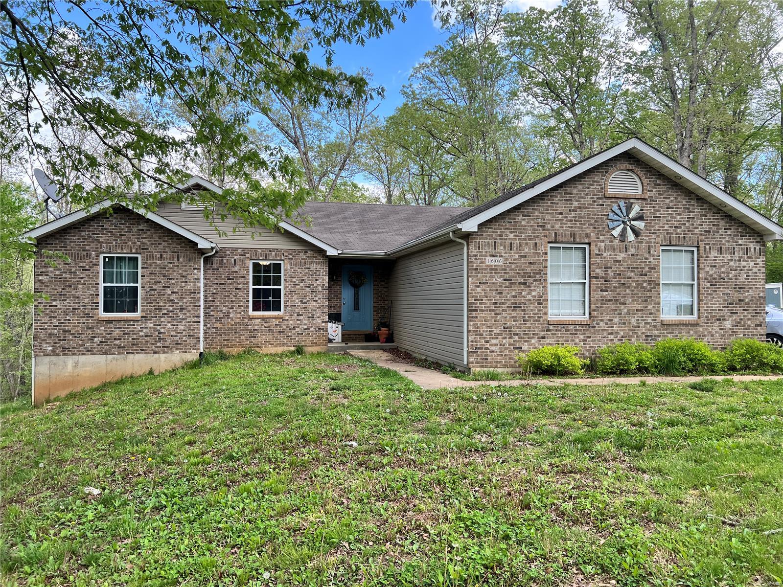 63050 Real Estate Listings Main Image