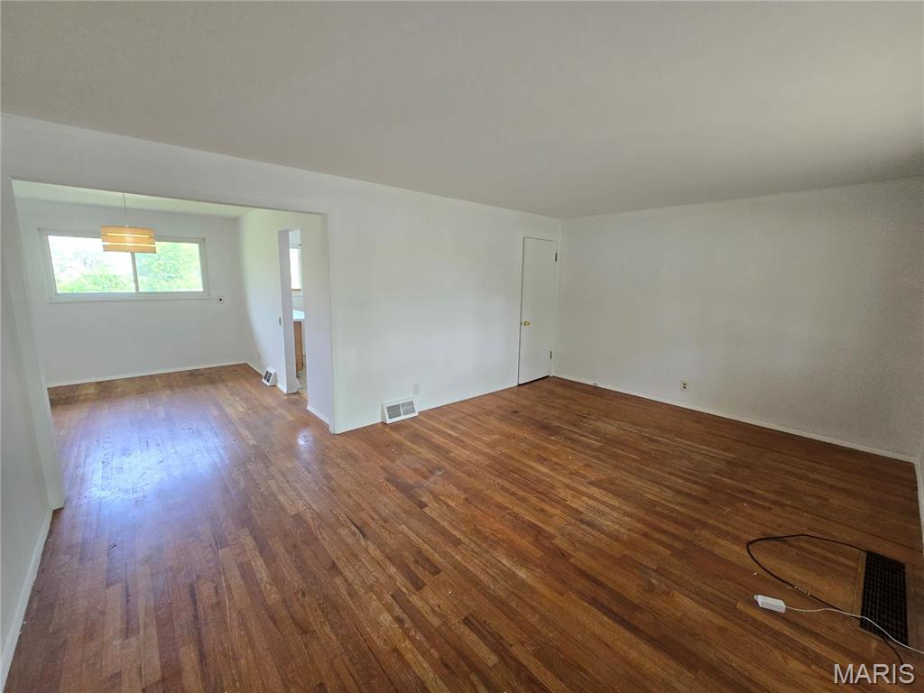 10304 Bon Oak Drive Property Photo 2