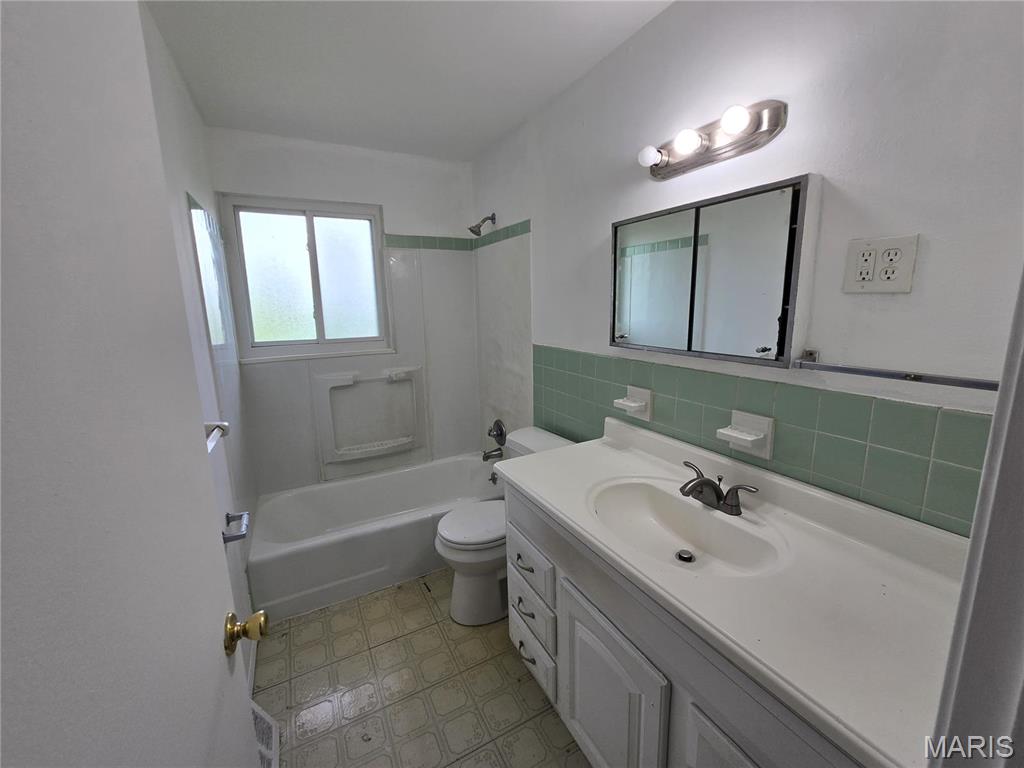 10304 Bon Oak Drive Property Photo 13