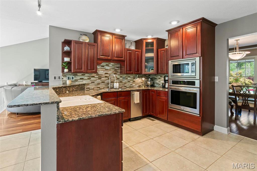 115 Kingsbrooke Boulevard Property Photo 12