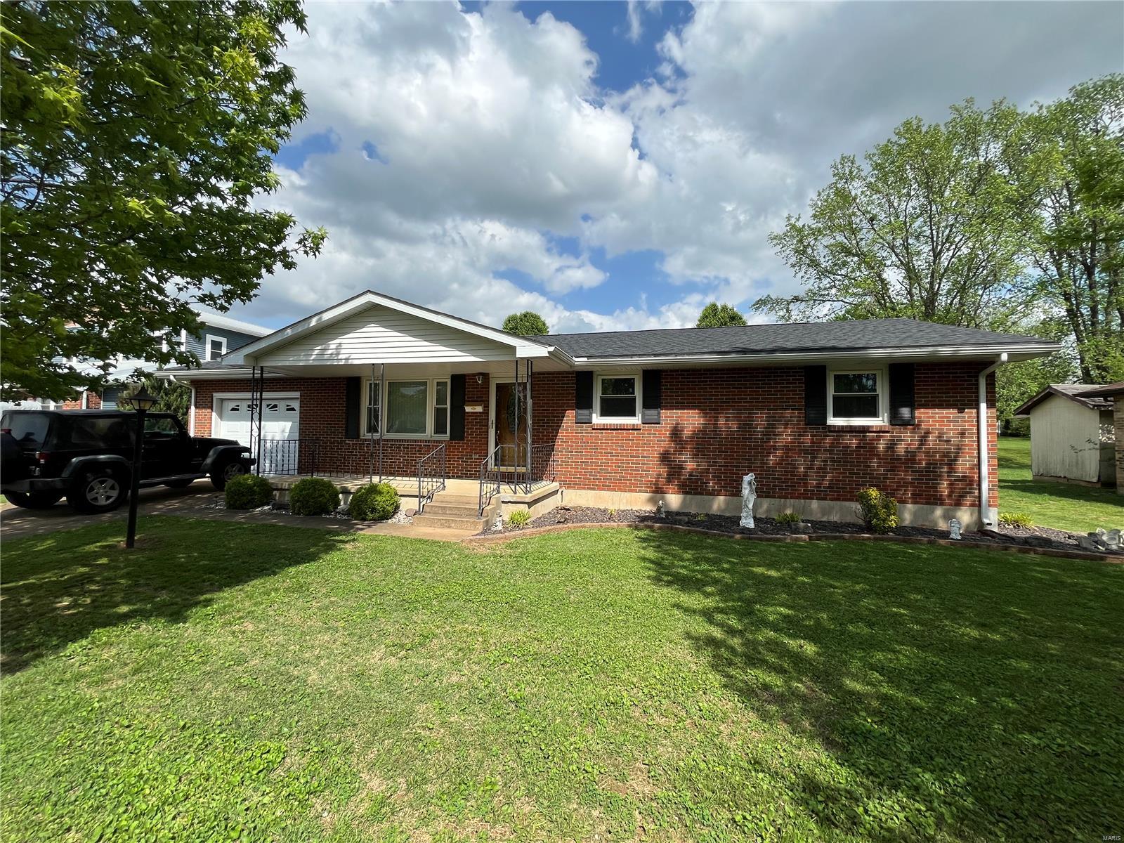 215 W Lee St Property Photo