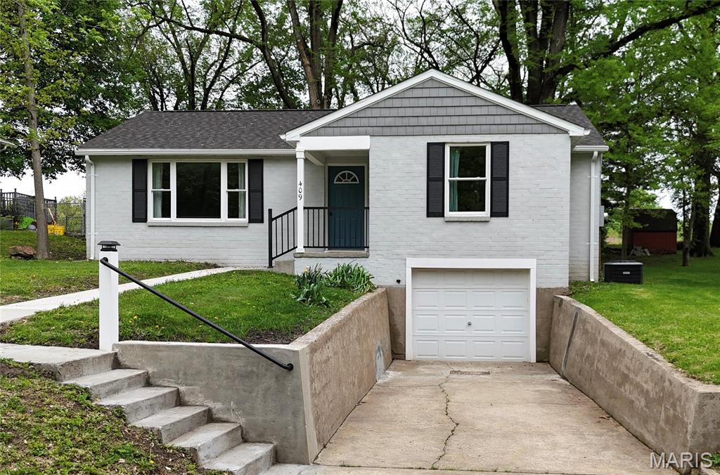 409 Oak Street Property Photo 1