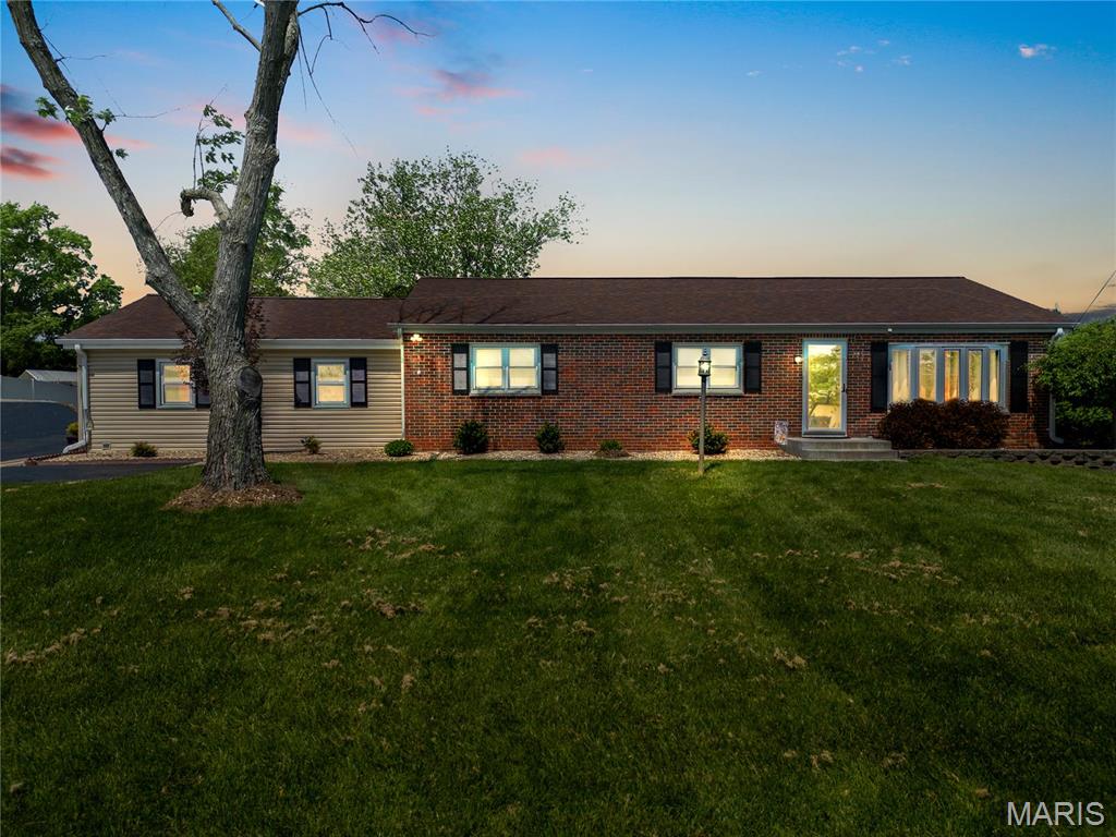 725 Lincoln Drive Property Photo 1