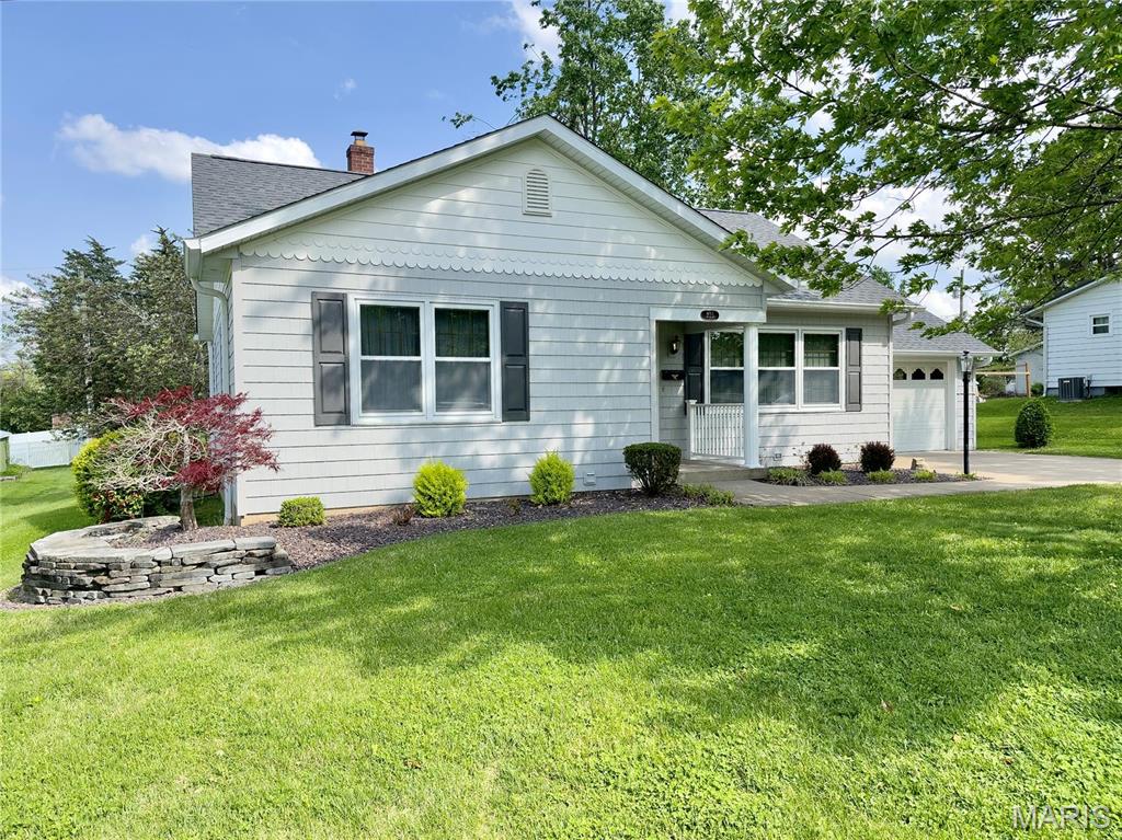 225 S Moulton Street Property Photo 1