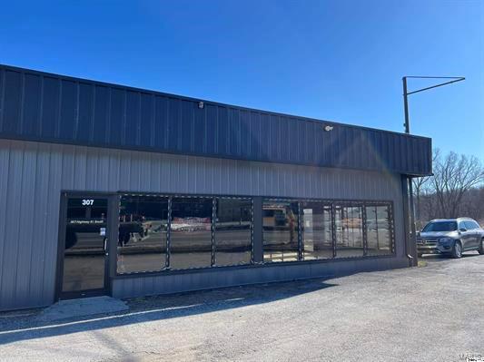 307 S Highway 61 Property Photo
