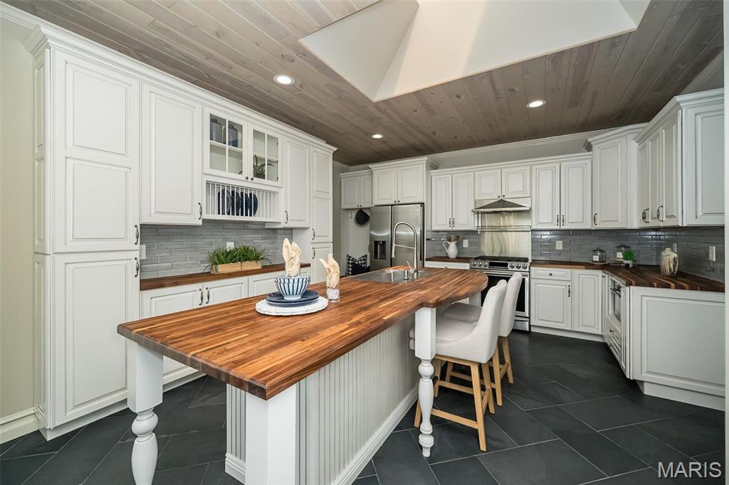 1627 Timberlake Manor Parkway Property Photo 13