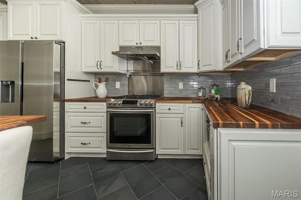 1627 Timberlake Manor Parkway Property Photo 14