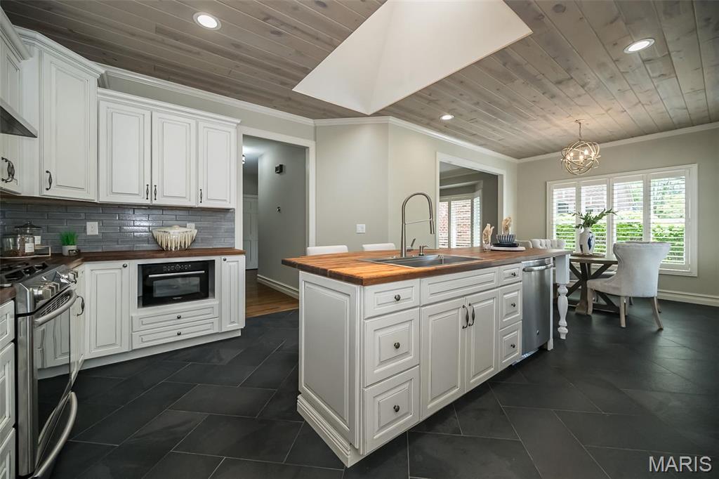 1627 Timberlake Manor Parkway Property Photo 18