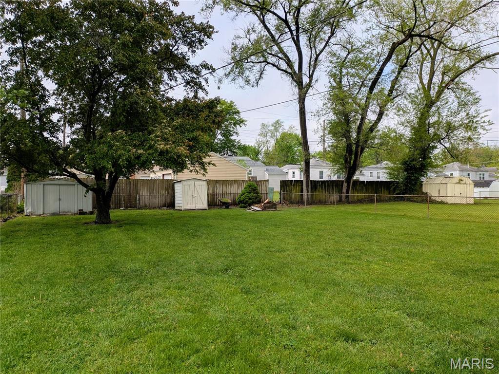 824 Loekes Drive Property Photo 2