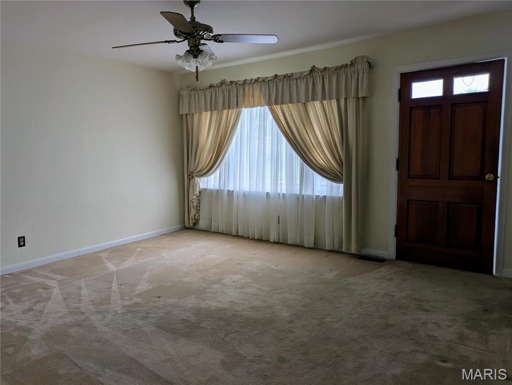 824 Loekes Drive Property Photo 3
