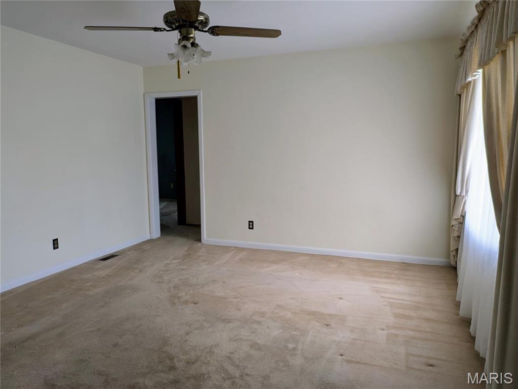 824 Loekes Drive Property Photo 4