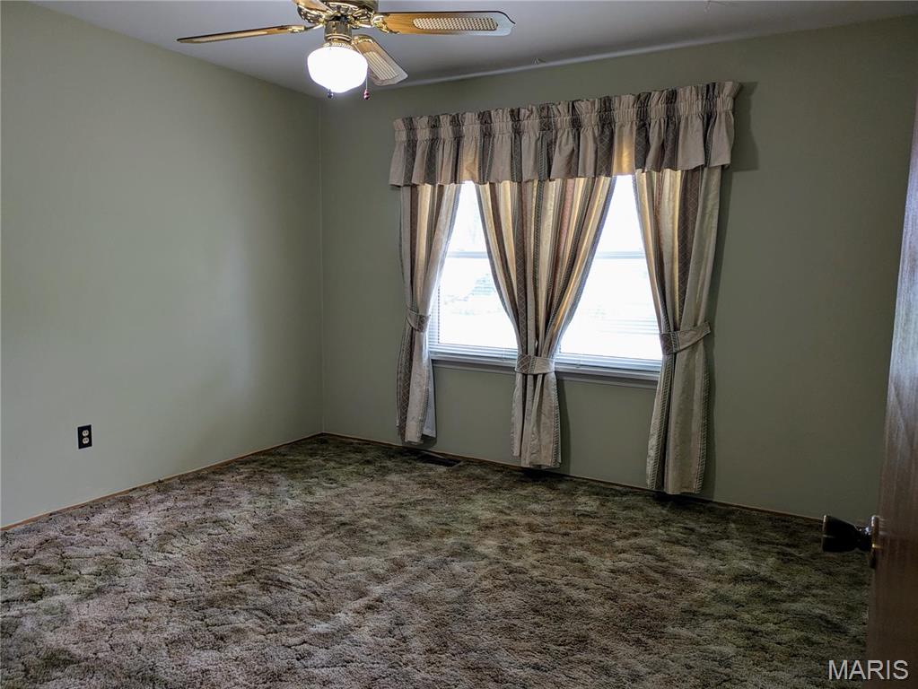 824 Loekes Drive Property Photo 7