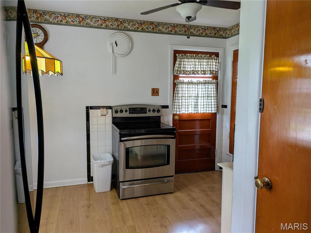 824 Loekes Drive Property Photo 16