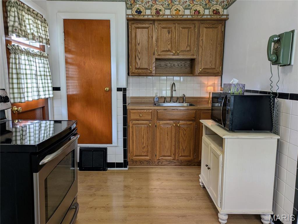 824 Loekes Drive Property Photo 17