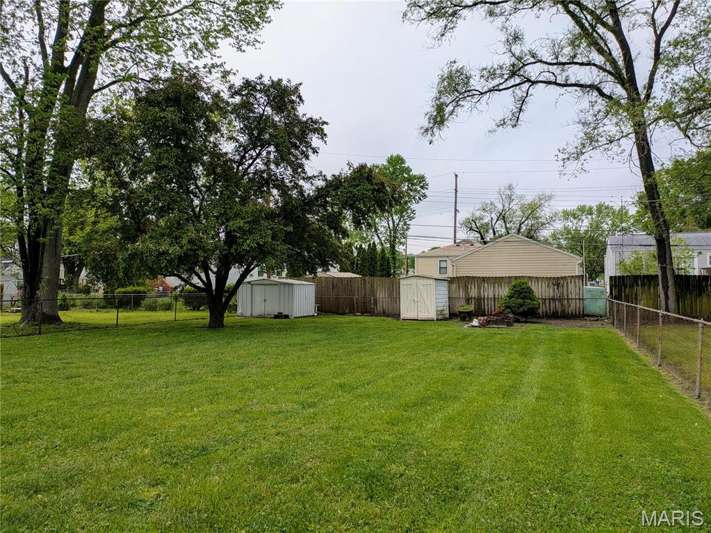 824 Loekes Drive Property Photo 27