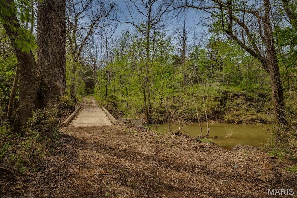8619 Highway E Property Photo 2