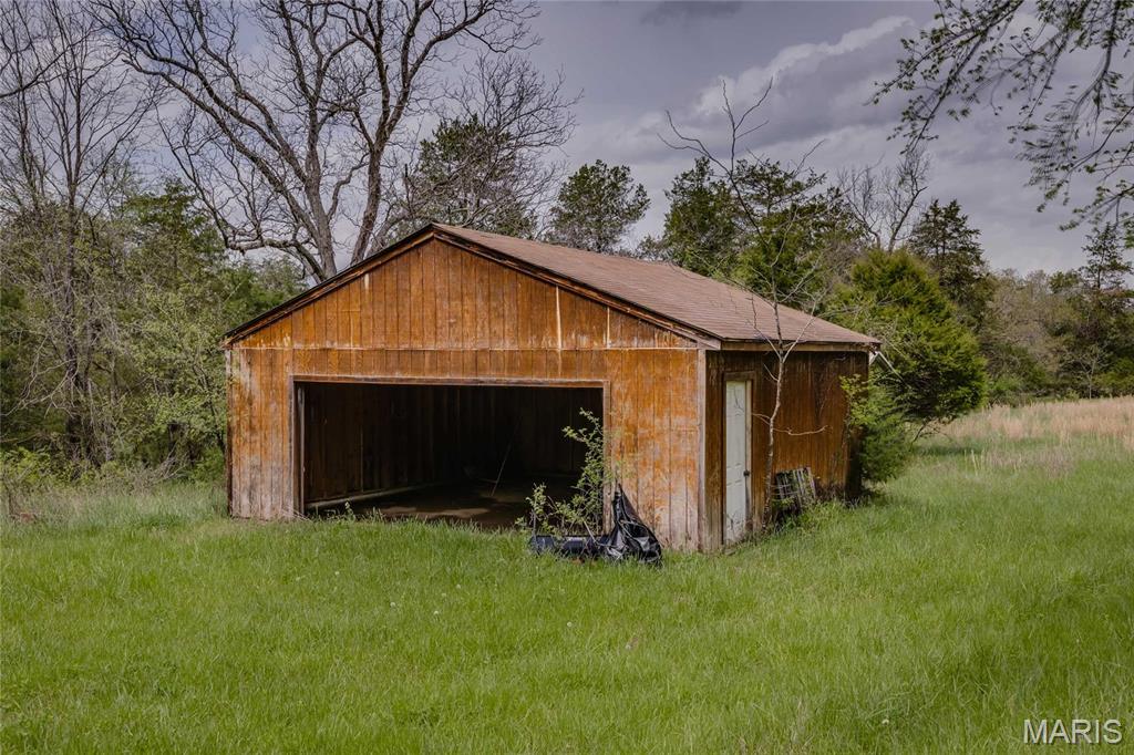 8619 Highway E Property Photo 3