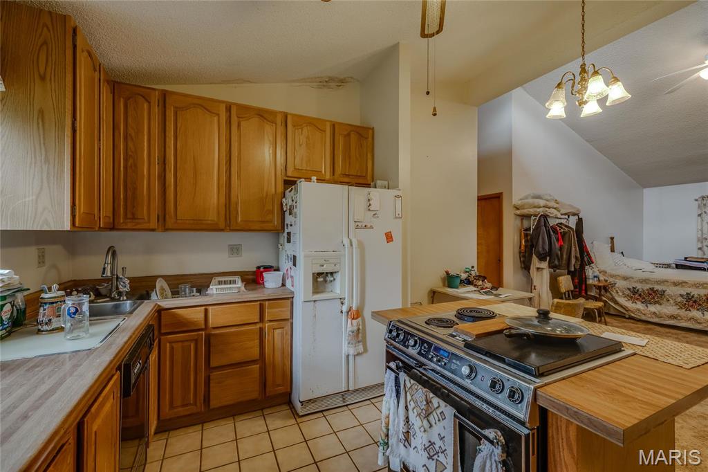 8619 Highway E Property Photo 17