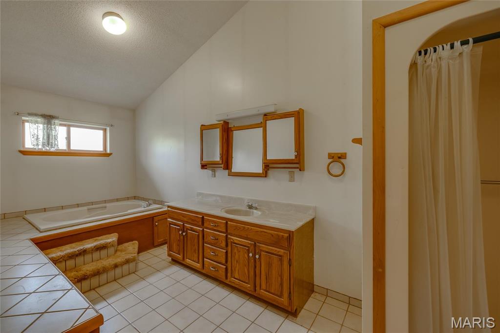 8619 Highway E Property Photo 21
