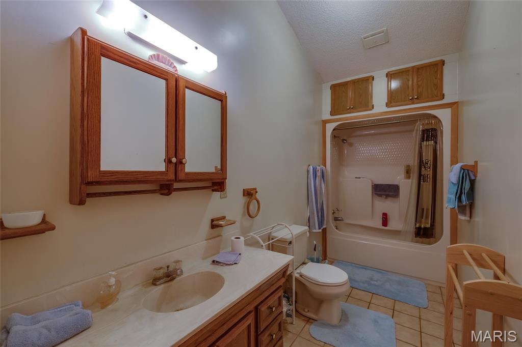 8619 Highway E Property Photo 25