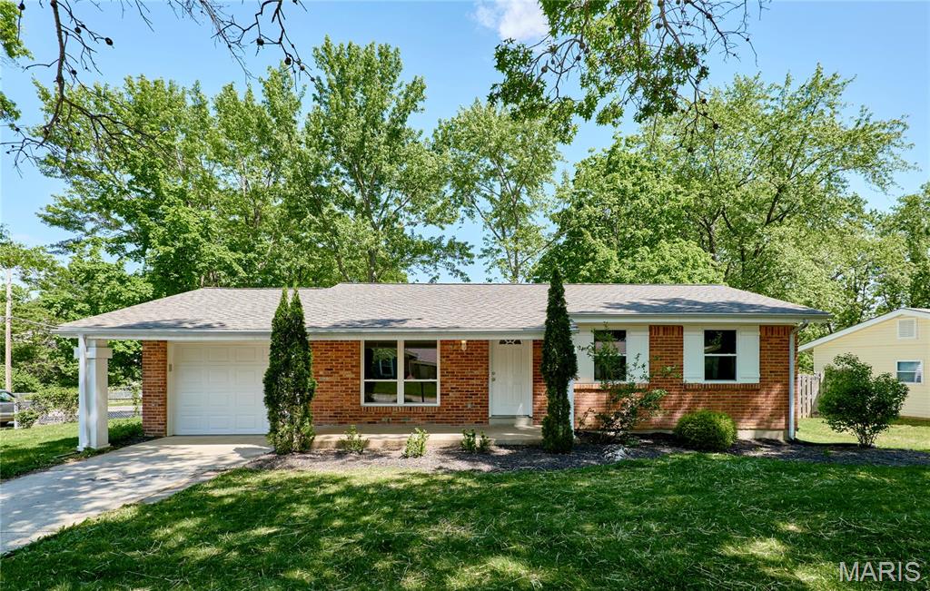 697 Woodrun Court Property Photo 1