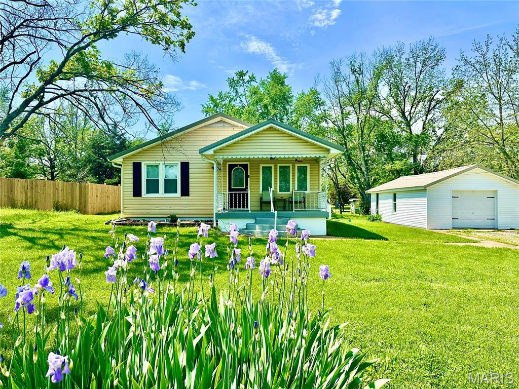2577 Oak Street Property Photo