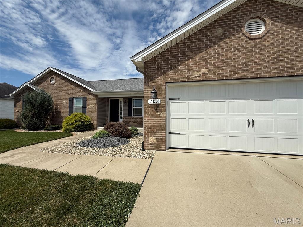108 Garrettford Drive Property Photo 3