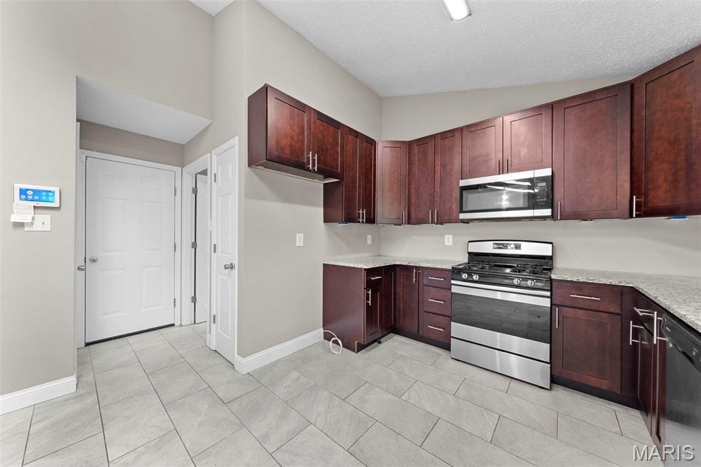 2713 Chapel View Drive Property Photo 11