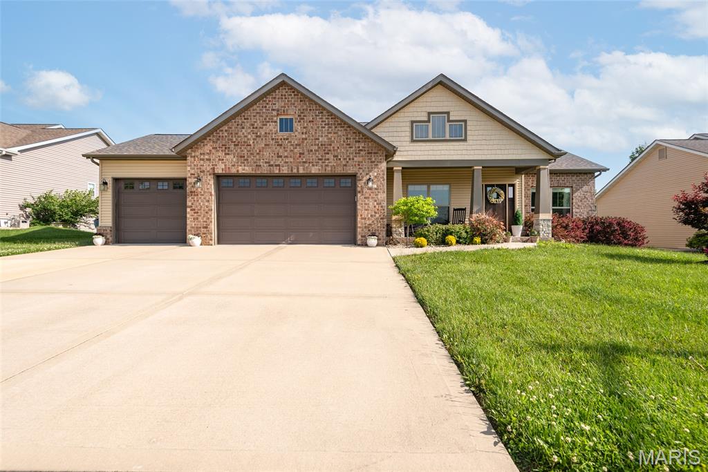 136 Oakshire Dr Drive Property Photo 1