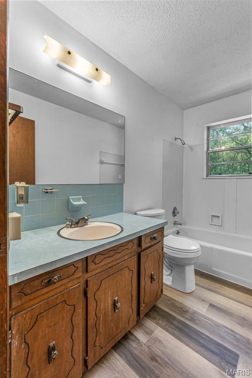 2548 Singing Hills Drive Property Photo 18
