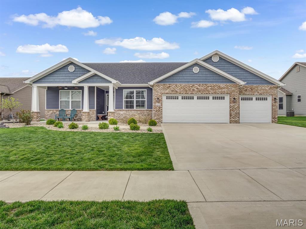 2642 London Lane Property Photo 1