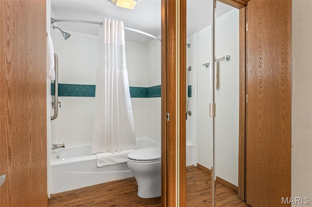 310 N Mccune Property Photo 27