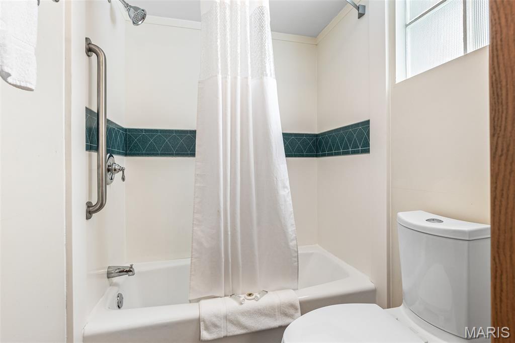 310 N Mccune Property Photo 29