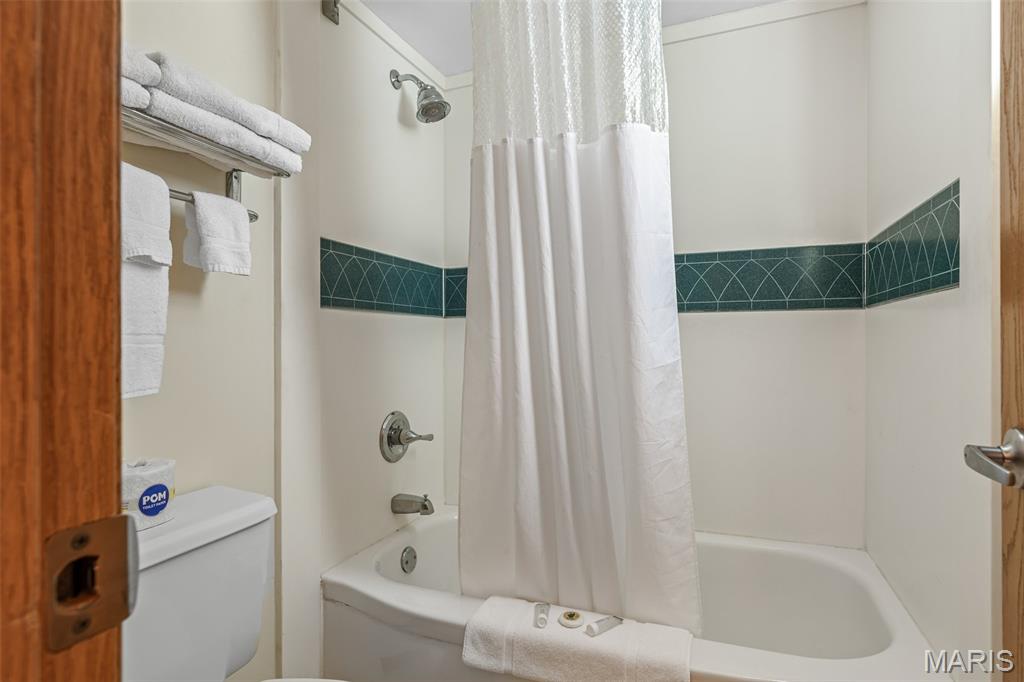 310 N Mccune Property Photo 33