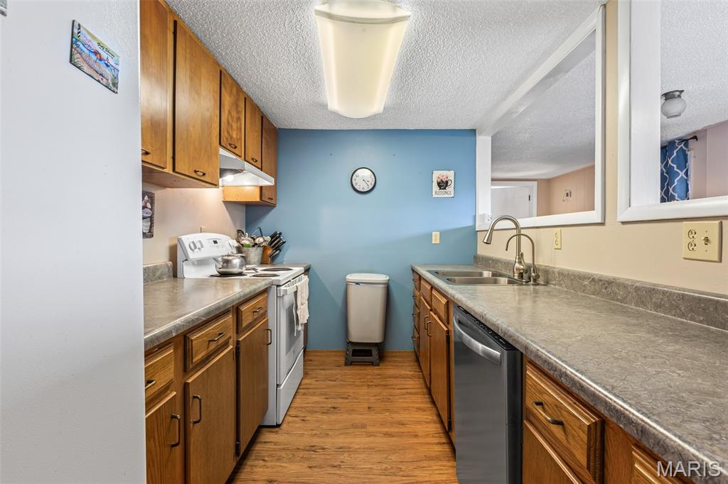 310 N Mccune Property Photo 52