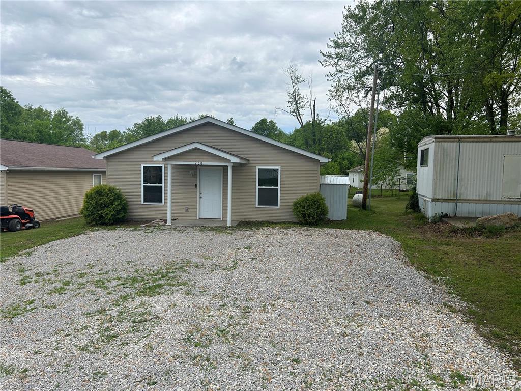 250 College Cir Property Photo 1
