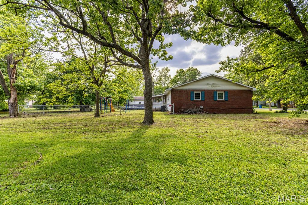 211 E Elm Property Photo 38