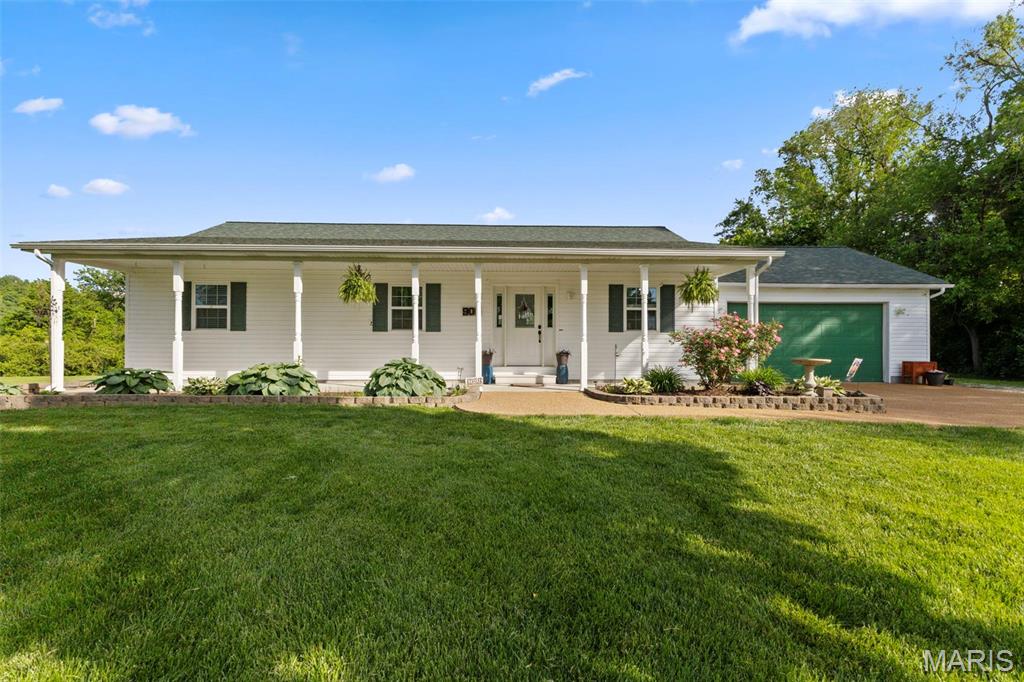 900 Bluffview Drive Property Photo 1