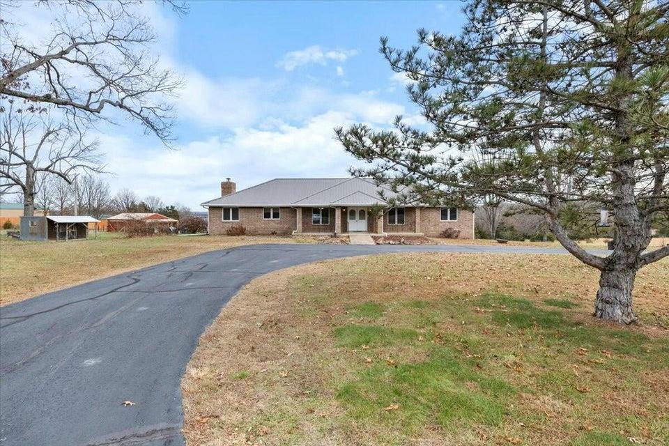 140 State Road V Property Photo 1