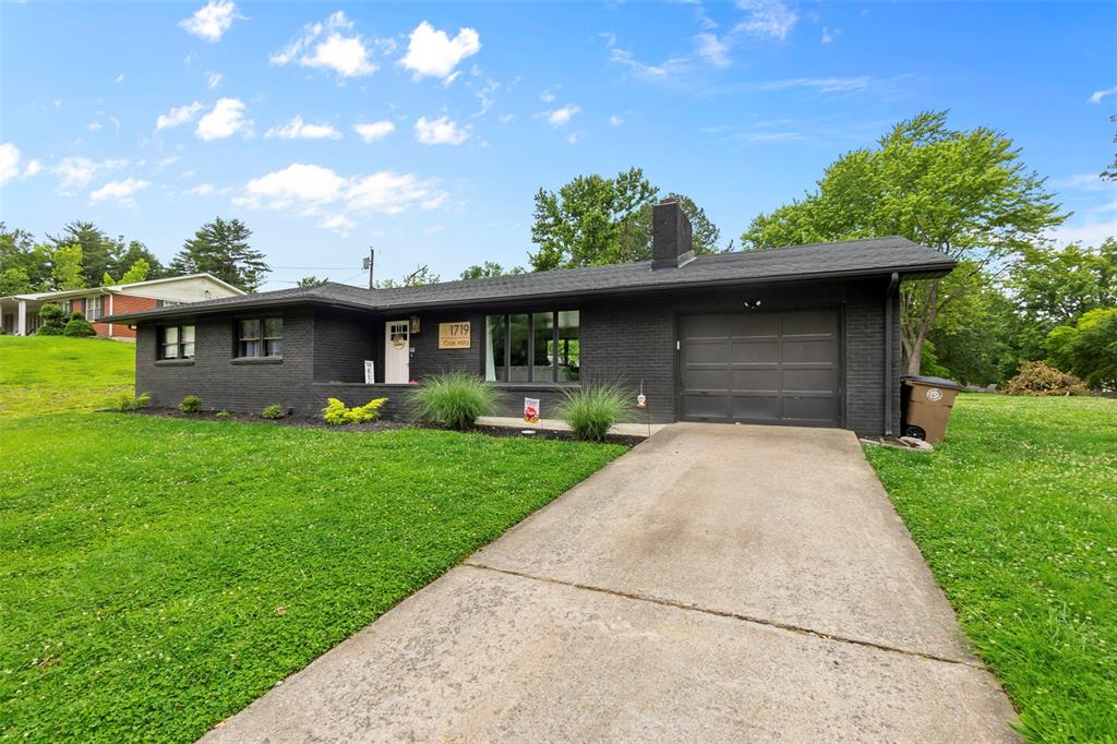 1719 Oak Hills Street Property Photo 1