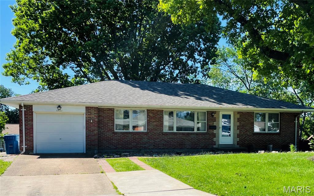 7830 Apple Valley Drive Property Photo 1
