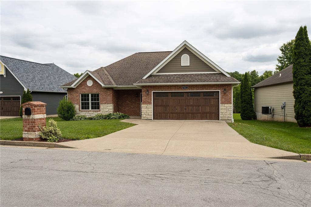 924 Brookside Lane Property Photo 1