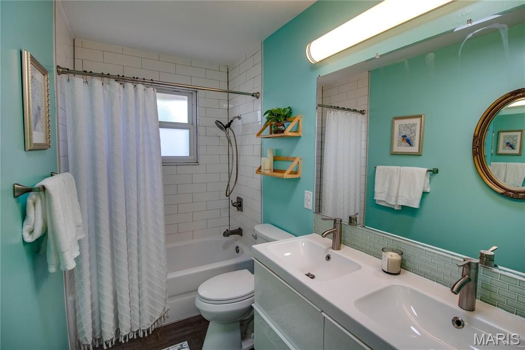 119 Bristol Court Property Photo 17