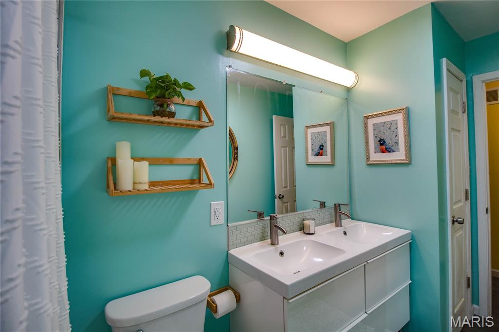 119 Bristol Court Property Photo 18