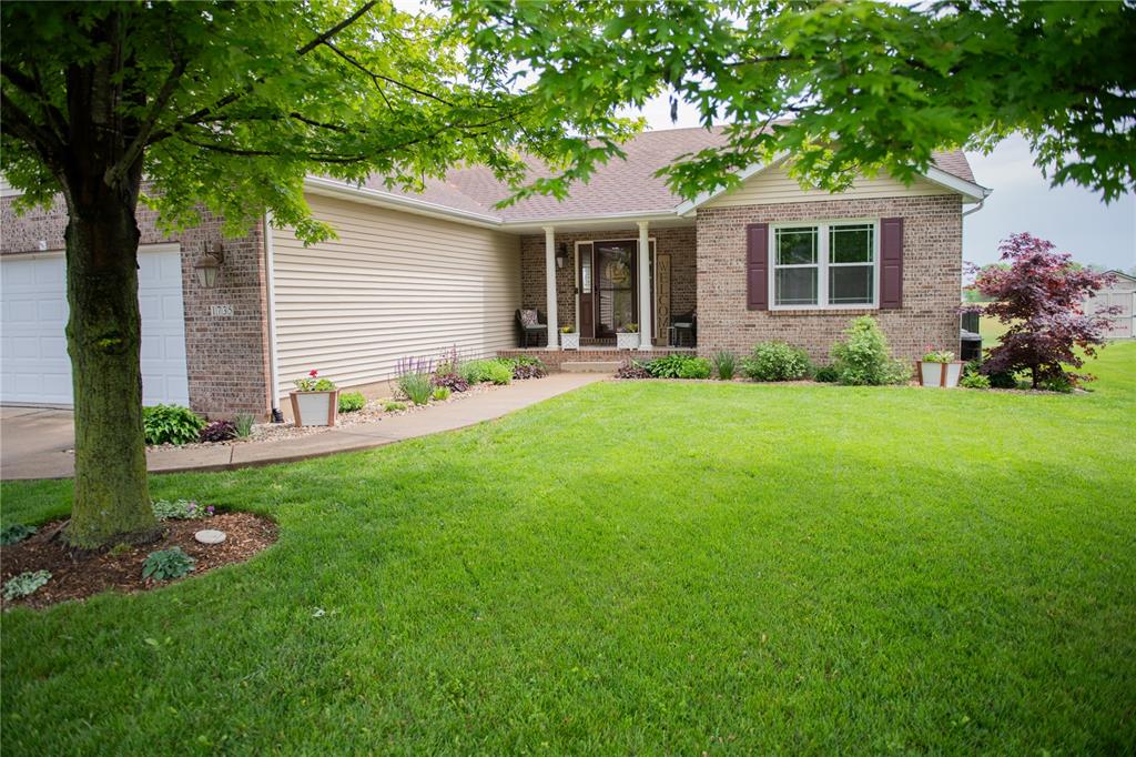 1735 Fountainbleu Drive Property Photo 1