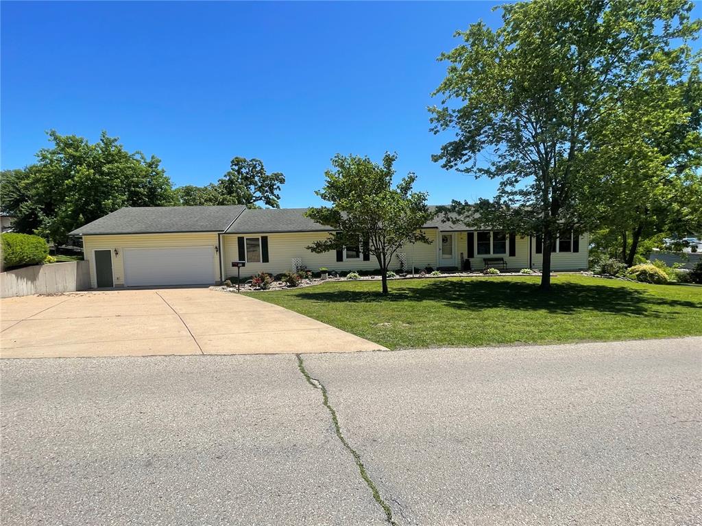 95 W Lakeview Drive Property Photo